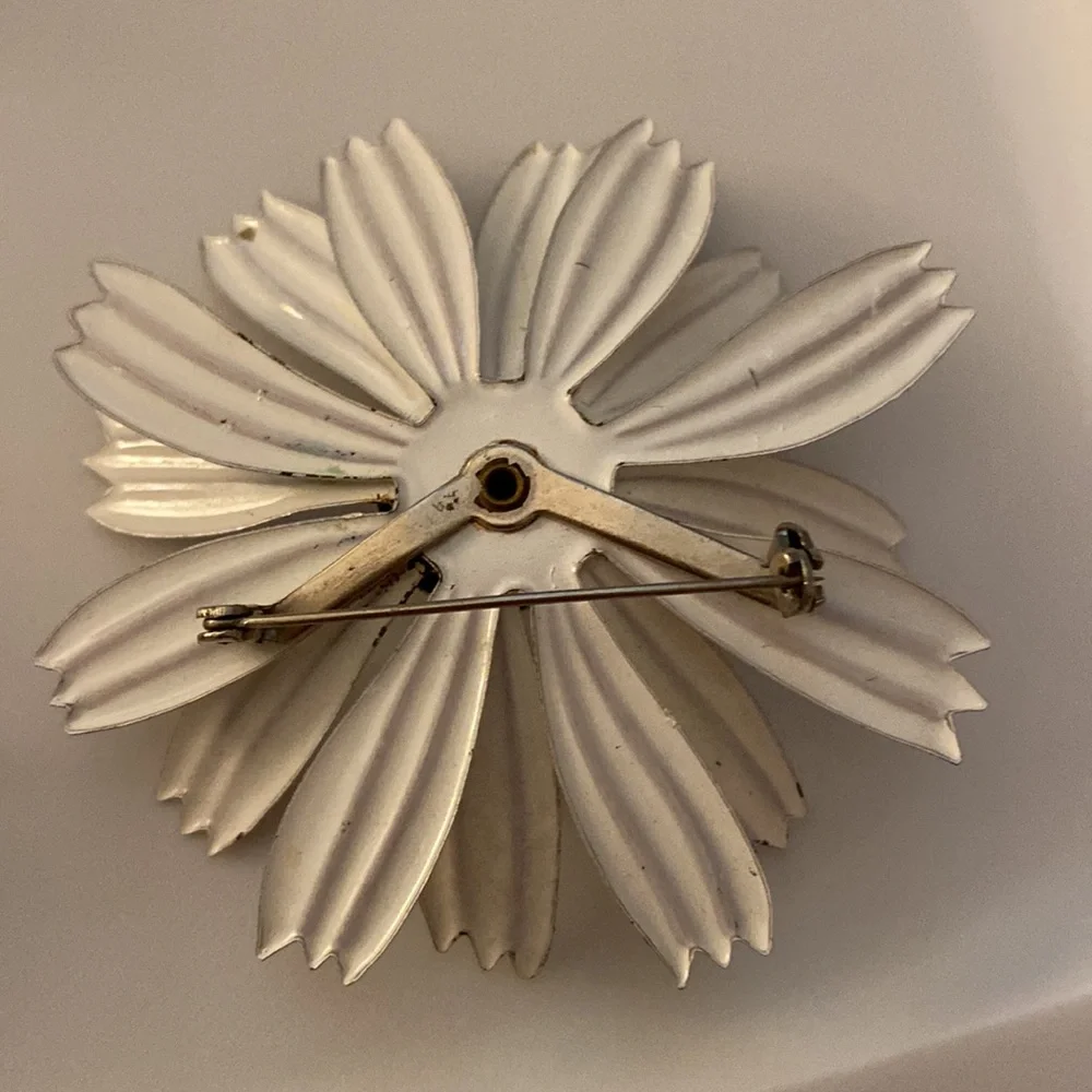 9 Vintage Floral Flower Themed Pins Brooches incl Sarah Coventry Avon Monet - Picture 3 of 16